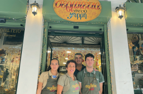 Σερμπέτια στου Ψυρρή: Η γλυκιά ιστορία ενός εμβληματικού γλυκοπωλείου