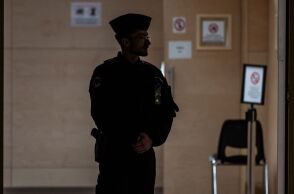 Γαλλία: Οκτώ άνθρωποι καταδικάστηκαν για τον φόνο του εκπαιδευτικού Σαμουέλ Πατί, που είχε δείξει γελοιογραφίες του Μωάμεθ στην τάξη