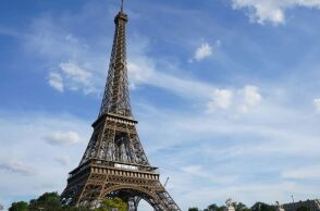 Εκκενώθηκε ο Πύργος του Άιφελ λόγω φωτιάς σε ασανσέρ