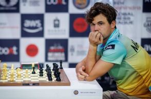 Ο Μάγκνους Κάρλσεν αποσύρθηκε από το παγκόσμιο πρωτάθλημα σκακιού 