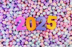 Ο Μάνος Βουλαρίνος κάνει πέντε ευχές για το 2025 και γράφει τι περιμένει από τη νέα χρονιά.