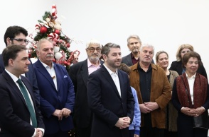 Πρωτοχρονιάτικα κάλαντα και μαντινάδα για τον Νίκο Ανδρουλάκη στη Χαριλάου Τρικούπη