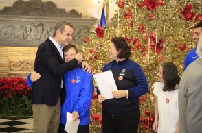 Πρωτοχρονιάτικα κάλαντα στον Κυριάκο Μητσοτάκη από τους αθλητές των Special Olympics Hellas 