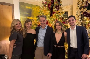 Ο Κυριάκος Μητσοτάκης με τη σύζυγό του, Μαρέβα Γκραμπόφσκι και τα τρία τους παιδιά