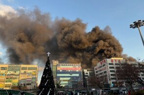 Φωτιά σε πολυόροφο κτίριο στη Νότια Κορέα