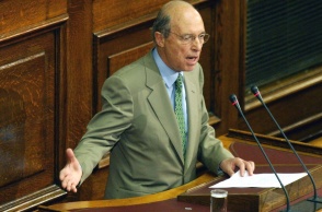 Ο Κώστας Σημίτης στο βήμα της Βουλής