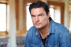 «Σουίνι Τόντ»: Ο Γιώργος Πέτρου μιλάει για το πιο ανατρεπτικό μιούζικαλ του Broadway