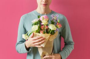 Ποιοι γιορτάζουν σήμερα 12 Ιανουαρίου; Το εορτολόγιο της Athens Voice σου τους θυμίζει. Μην ξεχάσεις να τους δώσεις τις καλύτερες ευχές σου!