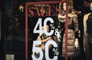 Χειμερινές εκπτώσεις 2025: Ποιες Κυριακές είναι ανοιοχτά τα καταστήματα