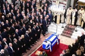 Η απουσία των ... «πρώην» από την κηδεία του Κώστα Σημίτη