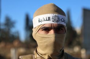 Συρία: Δημόσια εκτέλεση δημάρχου που θεωρείτο πιστός στο προηγούμενο καθεστώς - Επιχειρήσεις σε αναζήτηση αξιωματούχων του καθεστώτος Άσαντ.