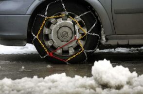 Θεσσαλονίκη: Χιονίζει από το πρωί σε περιοχές της Βόρειας Ελλάδας - Πού είναι υποχρεωτικός ο εφοδιασμός των οχημάτων με αντιολισθητικές αλυσίδες