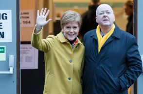 Η πρώην πρωθυπουργός της Σκωτίας Νίκολα Στέρτζιον ανακοίνωσε το διαζύγιό της από τον Πίτερ Μάρελ - Ο σύζυγός της είχε κατηγορηθεί για υπεξαίρεση κεφαλαίων