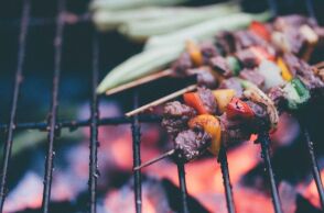 Τσικνοπέμπτη 2025: Πότε πέφτει φέτος