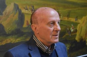 Διασωληνωμένος σε κρίσιμη κατάσταση ο Μίμης Δομάζος 