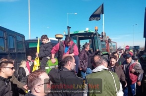 Εικόνα από τις κινητοποιήσεις των αγροτών στον Ε65 στην Καρδίτσα