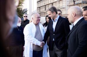 Επίσκεψη του Κυριάκου Μητσοτάκη στο νεόδμητο τμήμα επειγόντων περιστατικών του Ασκληπιείου Βούλας: Η υγεία αλλάζει βήμα - βήμα
