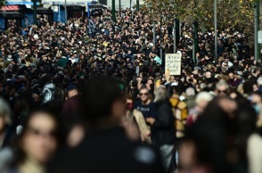 Πλήθος κόσμου στο Σύνταγμα στο συλλαλητήριο για τα Τέμπη