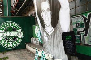 Μίμης Δομάζος: Ρίγη συγκίνησης στην Λεωφόρο - Στα μεγάφωνα ο ύμνος του Παναθηναϊκού