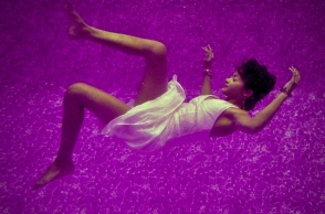 Όλοι μας κάποτε έχουμε νιώσει το αίσθημα της πτώσης στον ύπνο μας και να τι συμβαίνει στο σώμα μας 