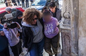 Η μητέρα του 3 ετών αγοριού που νοσηλεύεται στη ΜΕΘ του ΠΑΓΝΗ μετά την άγρια κακοποίησή του