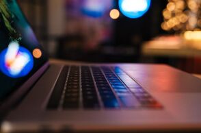 Άλιμος: Φωτογραφίες με γυμνά ανήλικα κορίτσια σε φακέλους ανά ηλικία είχε ο καθηγητής στο λάπτοπ του 