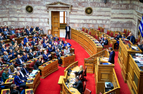 Κυβέρνηση: Συσπείρωση του δεξιού πυλώνα με στόχο την αυτοδυναμία