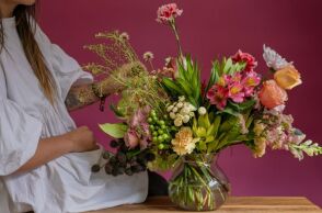 Ποιοι γιορτάζουν σήμερα 3 Φεβρουαρίου; Το εορτολόγιο της Athens Voice σου τους θυμίζει. Μην ξεχάσεις να τους δώσεις τις καλύτερες ευχές σου!