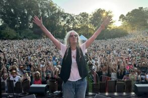 Η Πάτι Σμιθ καθησυχάζει τους θαυμαστές της μετά την κατάρρευση στη σκηνή στη Βραζιλία - Κάνει λόγο για υπερβολές των ΜΜΕ και των κοινωνικών δικτύων