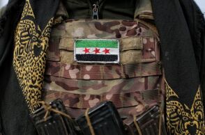 Συρία: Ένοπλοι σκότωσαν τουλάχιστον δέκα μέλη της μειονότητας των αλαουιτών - Στην επαρχία Χάμα από όπου προέρχεται ο ανατραπείς πρόεδρος Μπασάρ αλ Άσαντ.