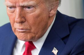 ΗΠΑ: Ο Ντόναλντ Τραμπ επέβαλε δασμούς σε Καναδά, Μεξικό και Κίνα - Απαντούν με ανταποδοτικούς δασμούς - Το Πεκίνο προσφεύγει στον Παγκόσμιο Οργανισμό Εμπορίου