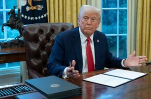 Ο πρόεδρος των ΗΠΑ Ντόναλντ Τραμπ επιβεβαιώνει πως τάσσεται υπέρ της ιδέας να σταλούν «σκληροί εγκληματίες» σε φυλακές στο Ελ Σαλβαδόρ