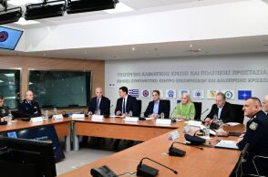 Live: Η ενημέρωση για τους σεισμούς μεταξύ Σαντορίνης και Αμοργού - Ο πρωθυπουργός Κυριάκος Μητσοτάκης λαμβάνει μέρος στην έκτακτη σύσκεψη στο υπουργείο Πολιτικής Προστασίας