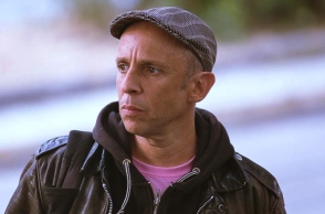 Πάρις Κούτσικος: Κάθε έργο-γράμμα διηγείται μια σουρεαλιστική ιστορία