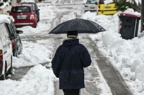 Καιρός: Τσουχτερό κρύο και χειμωνιάτικο σαββατοκύριακο - Πού θα χιονίσει