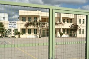 Κλειστά μέχρι την Παρασκευή τα σχολεία στην Σαντορίνη - Η απόφαση της επιτροπής των σεισμολόγων