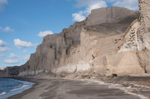 Σαντορίνη: Αυτοί που φεύγουν κι αυτοί που μένουν