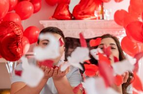 Ιταλία: Η ημέρα του Αγίου Βαλεντίνου «αξίζει» 900 εκατομμύρια ευρώ, σύμφωνα με έρευνα - Πώς επιλέγουν να γιορτάσουν οι ερωτευμένοι. 