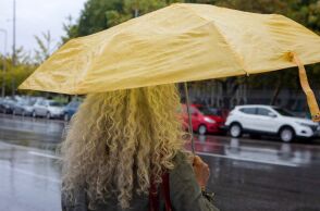 Με βροχές και καταιγίδες ο καιρός το Σάββατο σε όλη σχεδόν τη χώρα - Πού θα χιονίσει