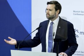 Βανς στη Διάσκεψη του Μονάχου: Εξαπέλυσε πυρά προς την Ευρώπη