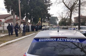 Γυναικοκτονία στις Σέρρες: Τελευταίο αντίο στην 52χρονη - Με ειδική άδεια στην κηδεία ο γιος της