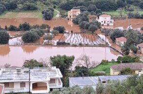 Πλημμυρισμένες αυλές, χωράφια και δρόμοι από την κακοκαιρία στην Κεφαλονιά