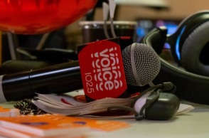 O Voice 102.5 γιόρτασε το ραδιόφωνο και τον έρωτα στο μετρό Συντάγματος 