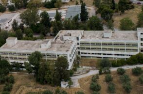 Έγκλημα στο Δαφνί: Οι Αρχές ψάχνουν ακόμα τον τρόφιμο του ψυχιατρείου - Πού μπορεί να βρίσκεται