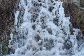 Το κύμα ψύχους πάγωσε τον καταρράκτη του Πολυποτάμου στη Φλώρινα