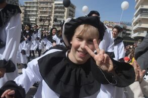 Πάτρα: Περισσότεροι από 20.000 μικροί καρναβαλιστές με συνοδούς σκόρπισαν ζωντάνια, ελπίδα, χαρά και χαμόγελα ξενοιασιάς 