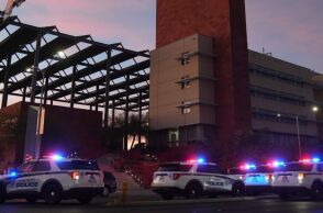 ΗΠΑ: Ένοπλος κρατούσε ομήρους και πυροβόλησε σε νοσοκομείο στην Πενσιλβάνια - Νεκρός ένας αστυνομικός και ο δράστης της επίθεσης.