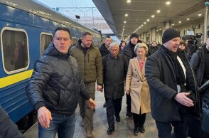 Ούρσουλα φον ντερ Λάιεν και Αντόνιο Κόστα στο Κίεβο