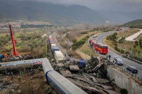 Εικόνα από το σημείο του σιδηροδρομικού δυστυχήματος στα Τέμπη