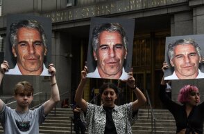 Η λίστα Έπσταϊν ξανά στο προσκήνιο 